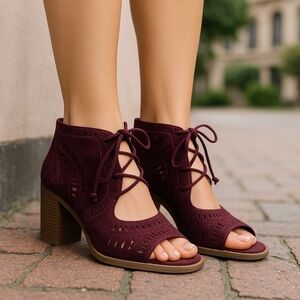 *Vince Camuto Tarita Cut Out Lace Up Burgundy Suede Open Toe Heel Bootie Size 6